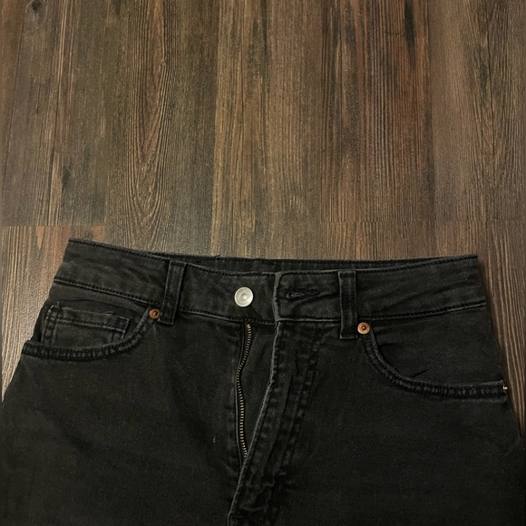 H&M (DIVIDED) Dark Grey Jeans size 4 - Picture 3 of 6